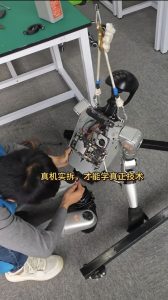 疆灵科技课堂真机实拆机器人维修现场