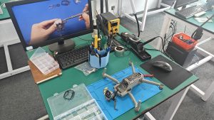 疆灵科技维修班：小班真机实操，把“修飞机”变成生活技能