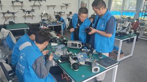 实训台边的攻坚：一堂关于机器人维修的实战课