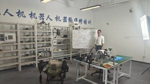 疆灵科技直播室焕新启航，胡老师带你解锁智能硬件维修新技能